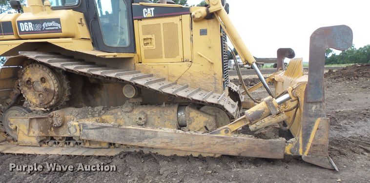 image for item FU9275 2002 Caterpillar D6R LGP dozer