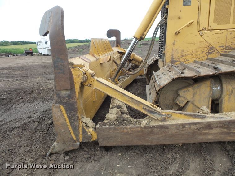 image for item FU9275 2002 Caterpillar D6R LGP dozer