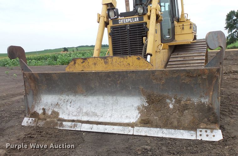 image for item FU9275 2002 Caterpillar D6R LGP dozer