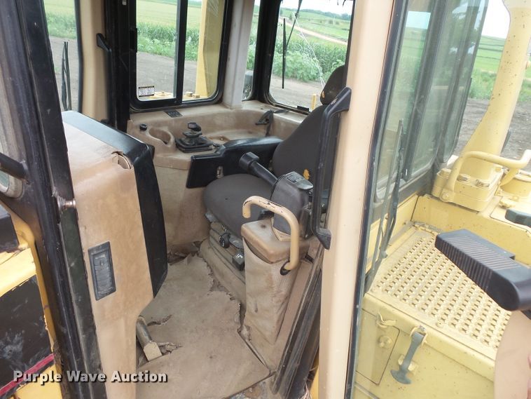 image for item FU9275 2002 Caterpillar D6R LGP dozer