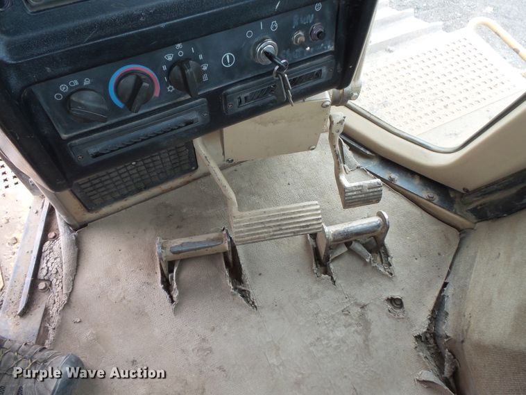 image for item FU9275 2002 Caterpillar D6R LGP dozer