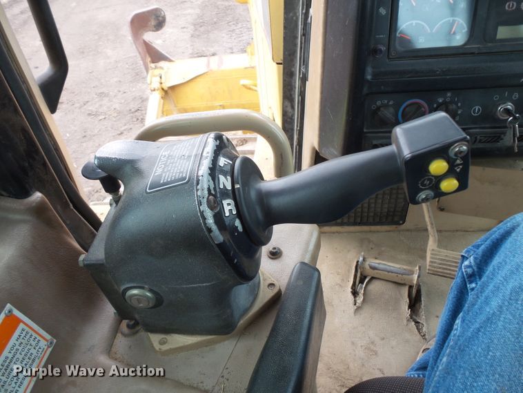 image for item FU9275 2002 Caterpillar D6R LGP dozer