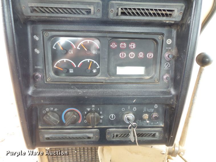 image for item FU9275 2002 Caterpillar D6R LGP dozer