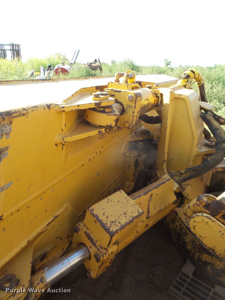 image for item GB9999 2003 John Deere 750C Series II dozer