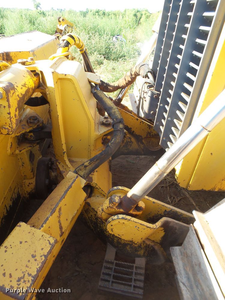 image for item GB9999 2003 John Deere 750C Series II dozer