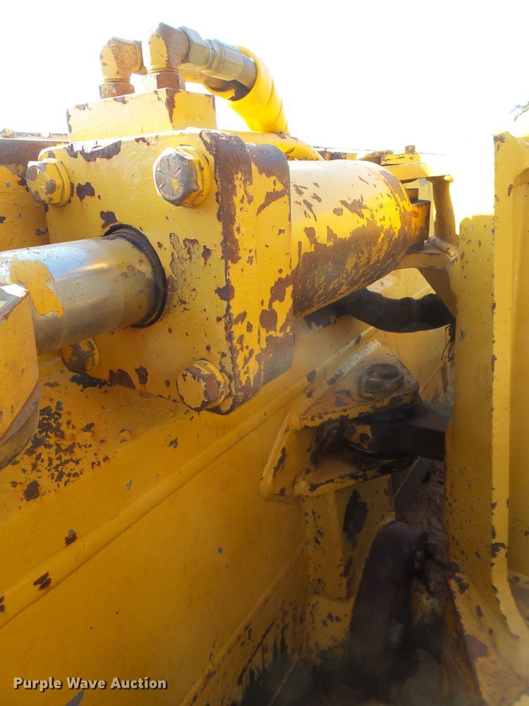 image for item GB9999 2003 John Deere 750C Series II dozer