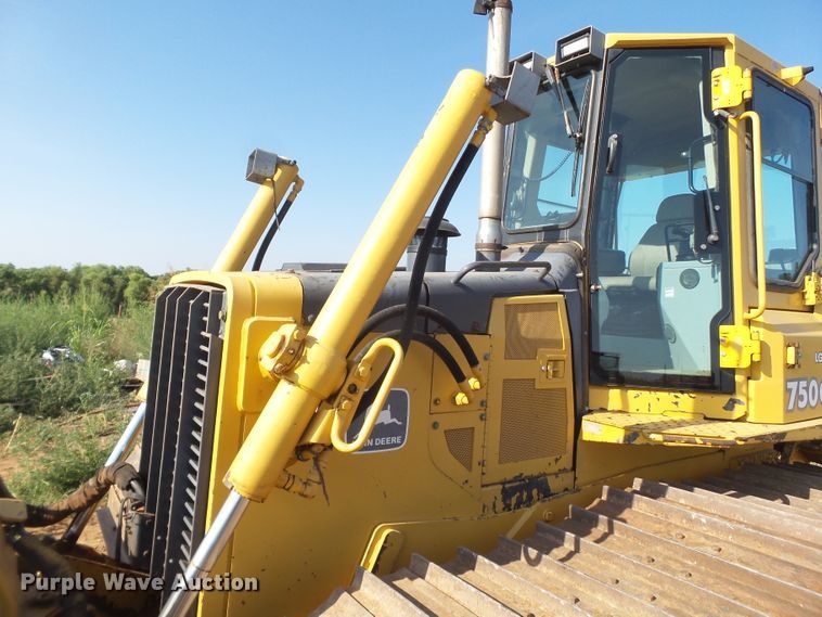 image for item GB9999 2003 John Deere 750C Series II dozer