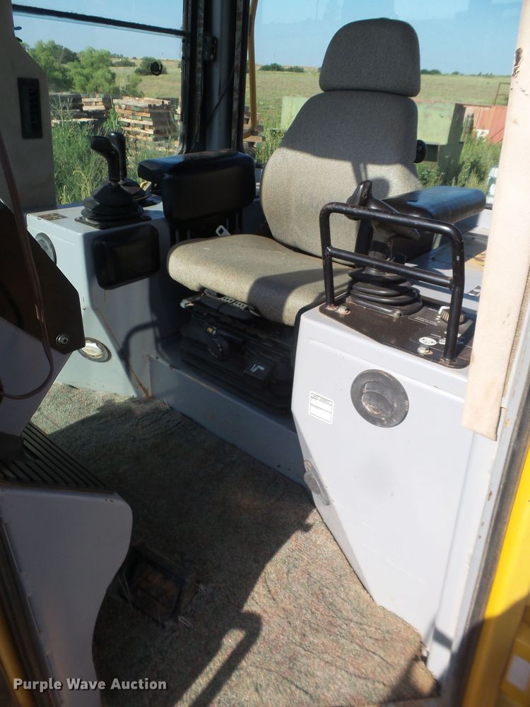 image for item GB9999 2003 John Deere 750C Series II dozer