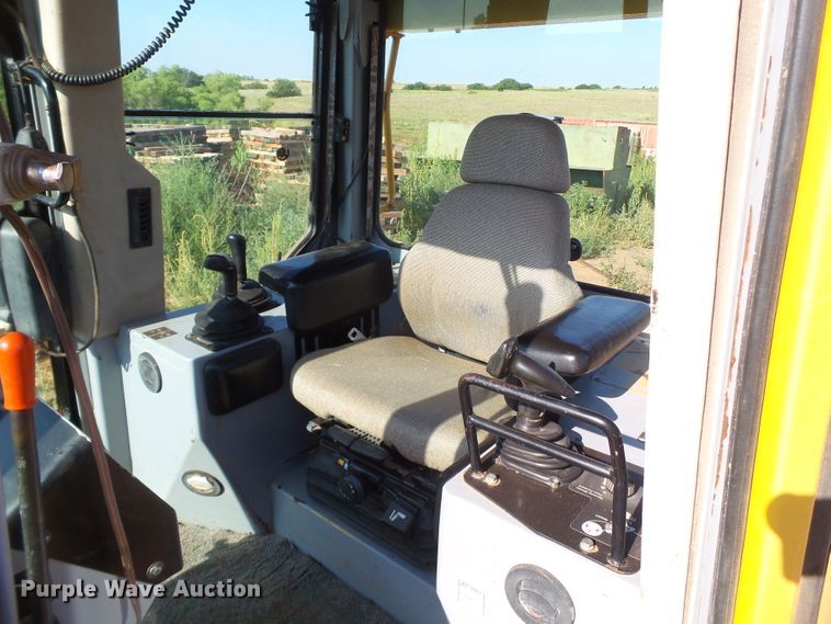 image for item GB9999 2003 John Deere 750C Series II dozer