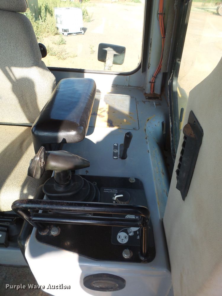 image for item GB9999 2003 John Deere 750C Series II dozer