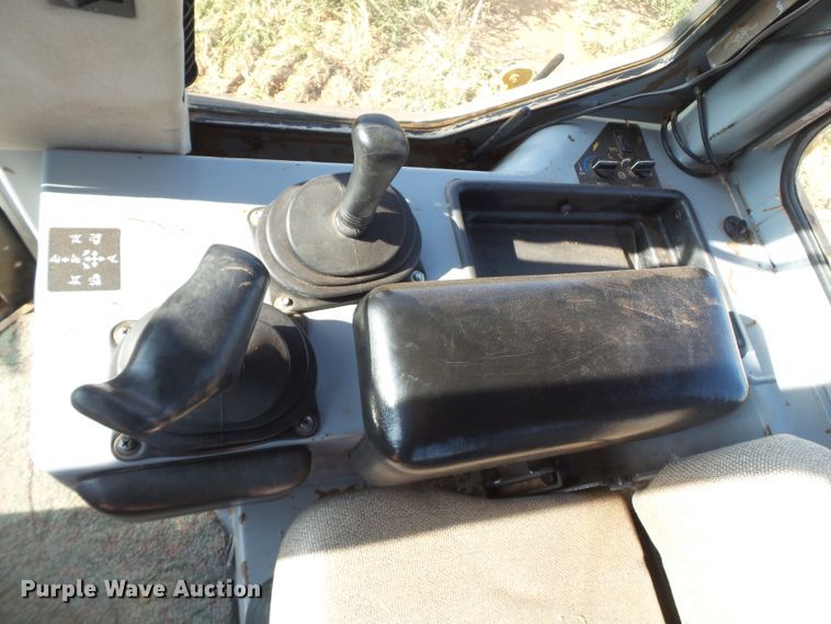 image for item GB9999 2003 John Deere 750C Series II dozer