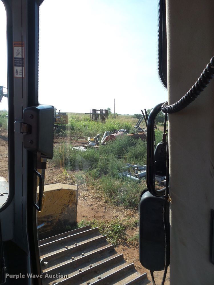 image for item GB9999 2003 John Deere 750C Series II dozer