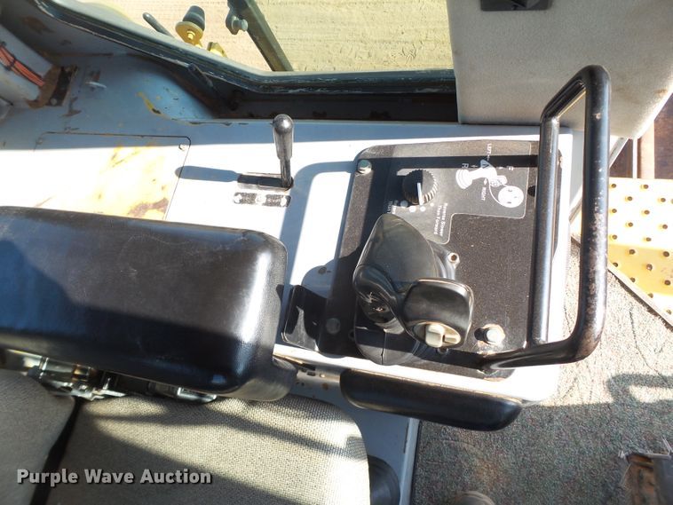 image for item GB9999 2003 John Deere 750C Series II dozer