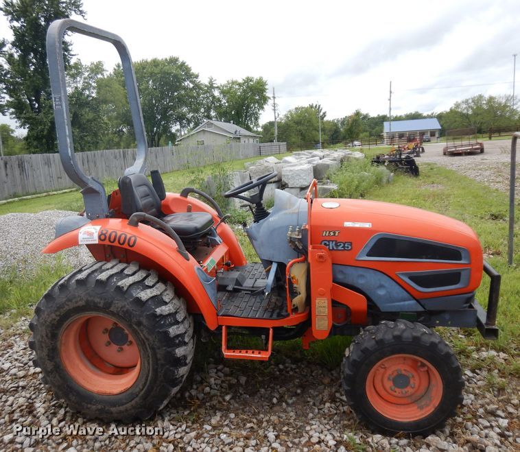 image for item GG9007 2004 Kioti CK25 MFWD tractor