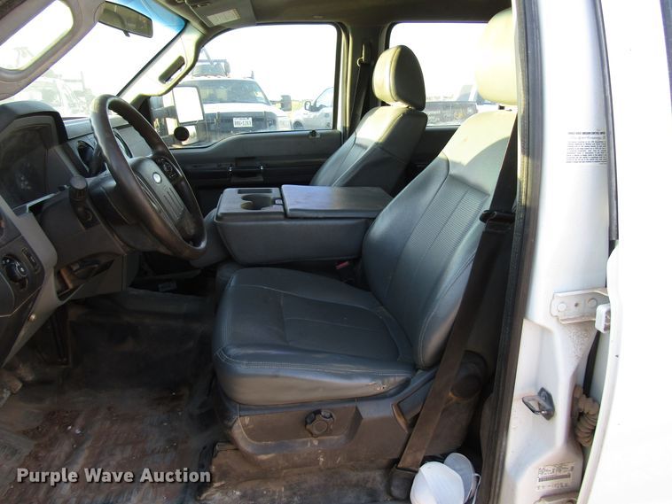 image for item DG1407 2014 Ford F550 Super Duty Crew Cab flatbed truck