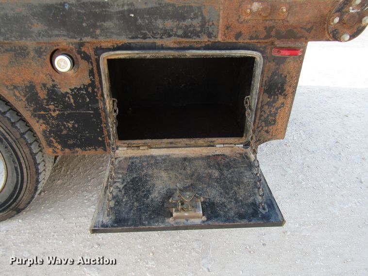 image for item DG1407 2014 Ford F550 Super Duty Crew Cab flatbed truck