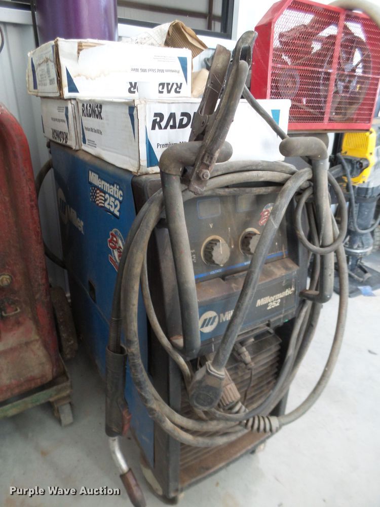 image for item FL9336 Millermatic 252 welder
