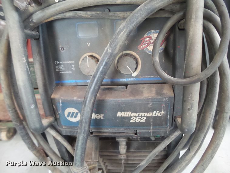image for item FL9336 Millermatic 252 welder