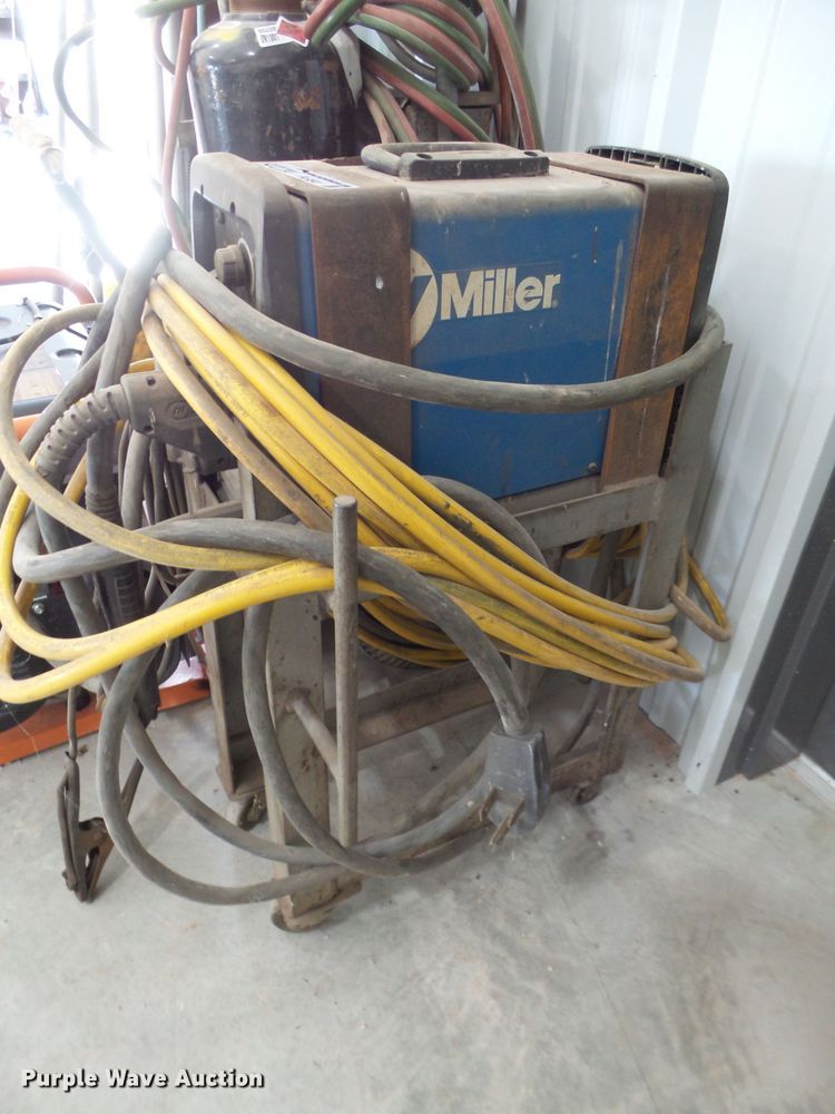 Miller Spectrum 875 plasma cutter in Midland, TX Item FL9341 sold