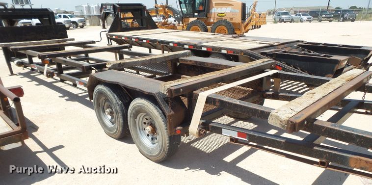 image for item FL9351 2012 Lamar pipe trailer