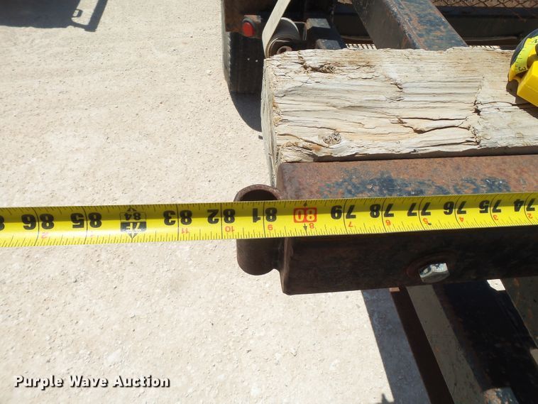 image for item FL9351 2012 Lamar pipe trailer