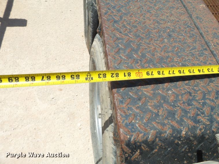 image for item FL9351 2012 Lamar pipe trailer