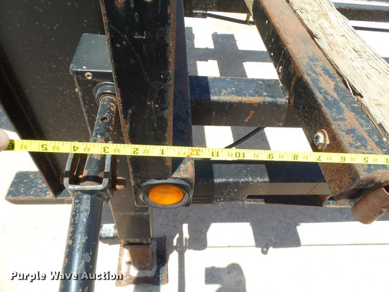 image for item FL9351 2012 Lamar pipe trailer