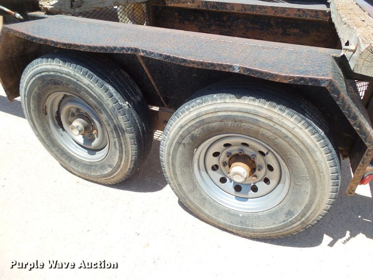 image for item FL9351 2012 Lamar pipe trailer