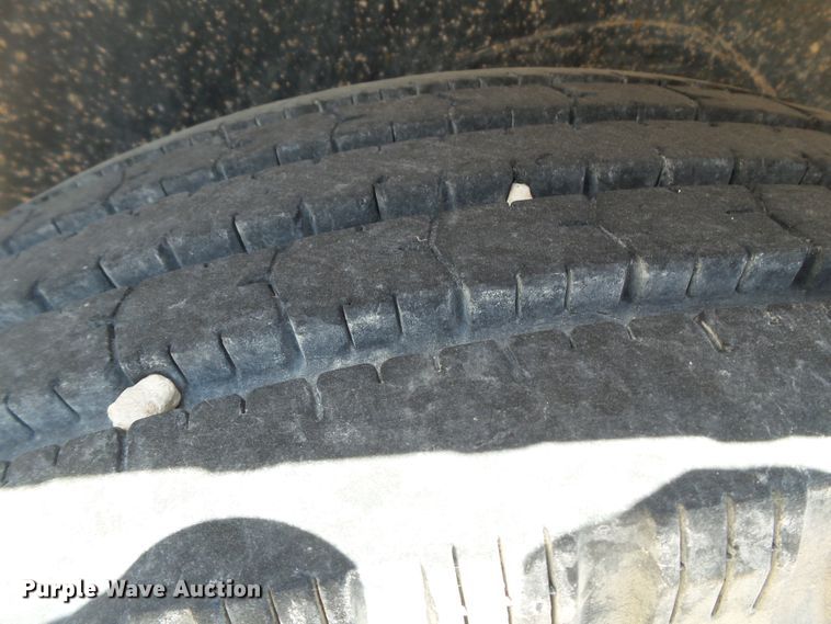 image for item FL9351 2012 Lamar pipe trailer