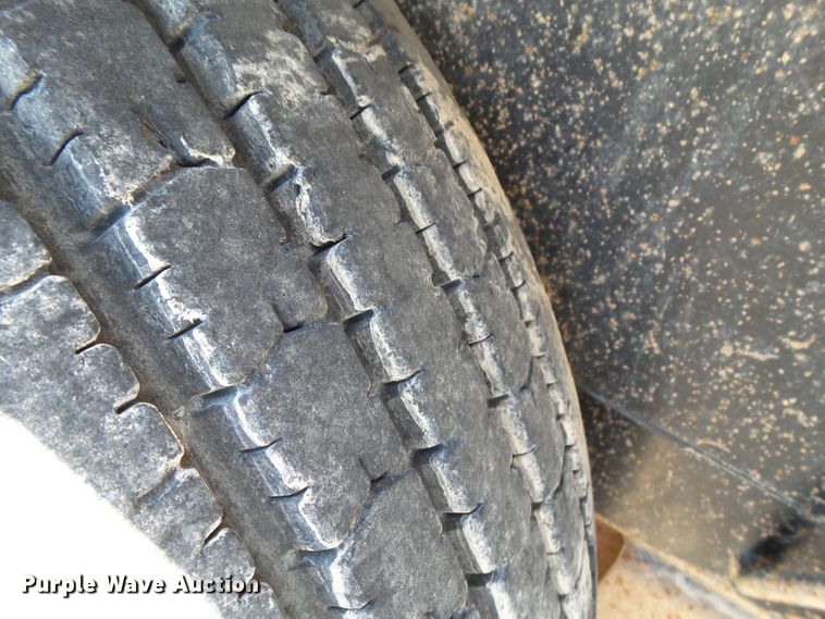 image for item FL9351 2012 Lamar pipe trailer