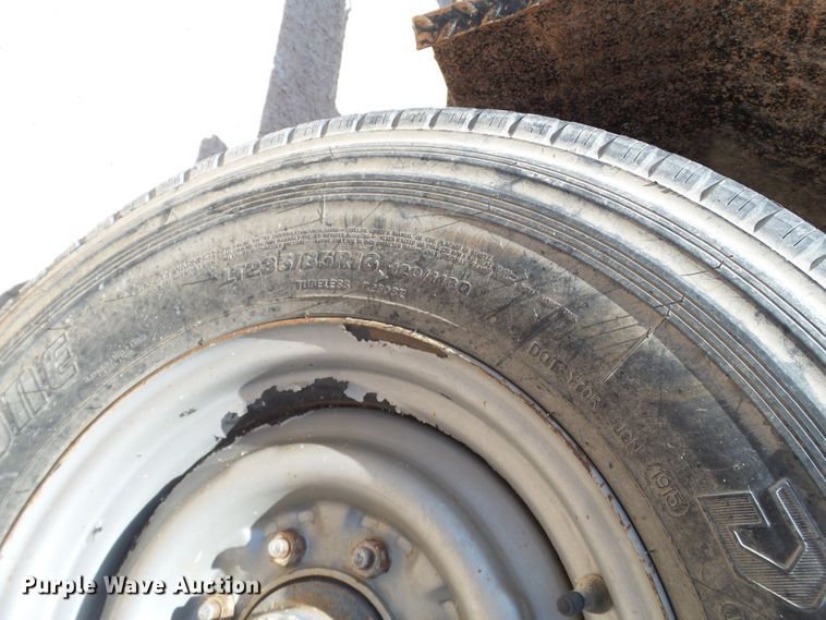 image for item FL9351 2012 Lamar pipe trailer