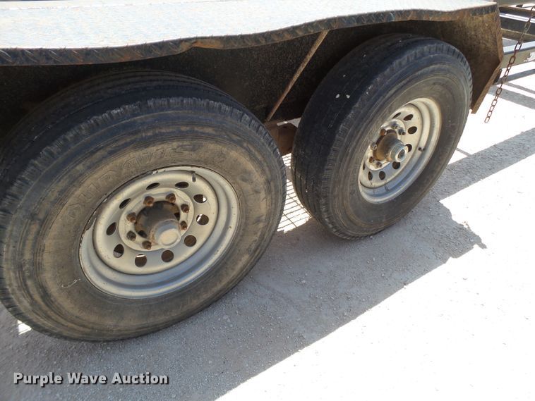 image for item FL9351 2012 Lamar pipe trailer