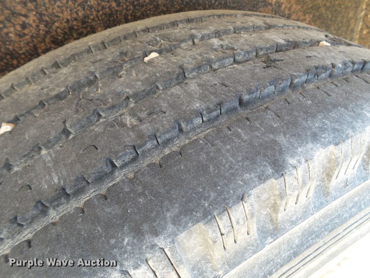 image for item FL9351 2012 Lamar pipe trailer