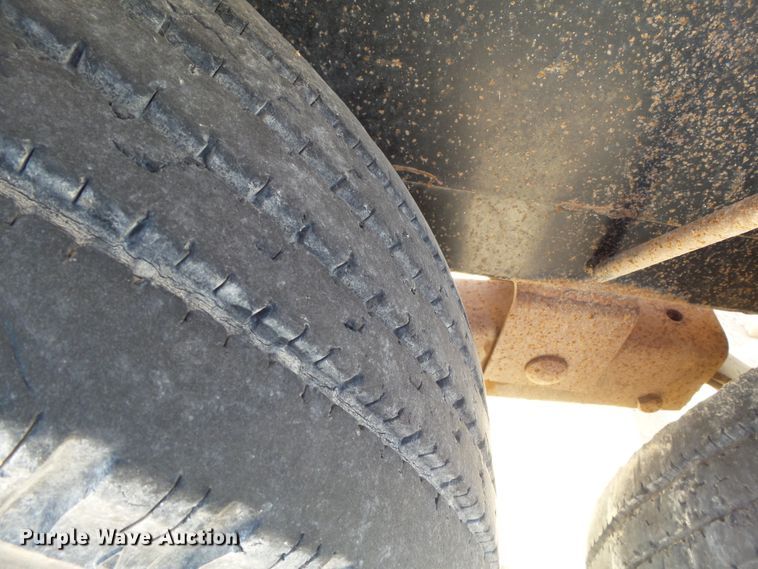 image for item FL9351 2012 Lamar pipe trailer