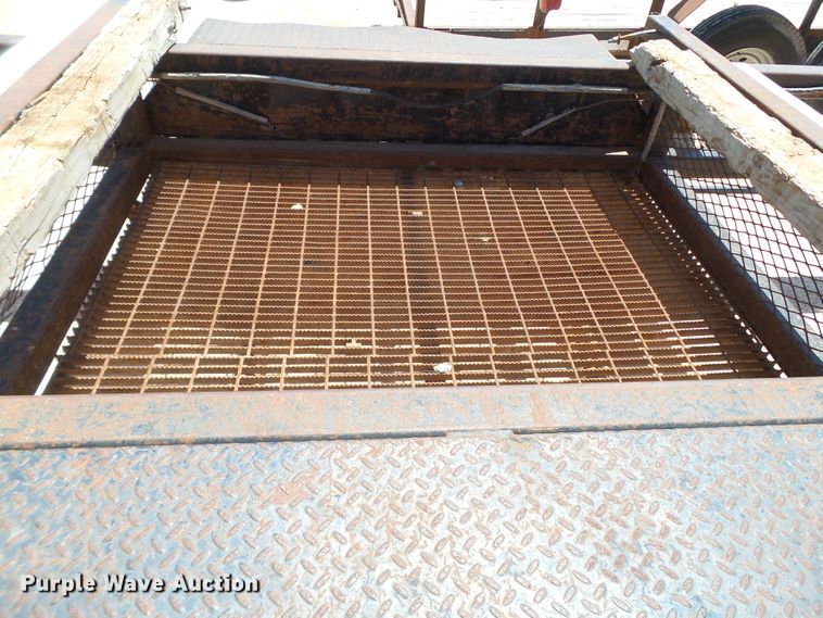 image for item FL9351 2012 Lamar pipe trailer