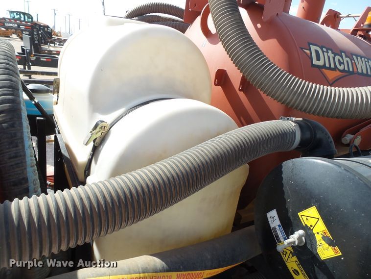 image for item FL9357 2017 Ditch Witch FX30 vacuum excavator