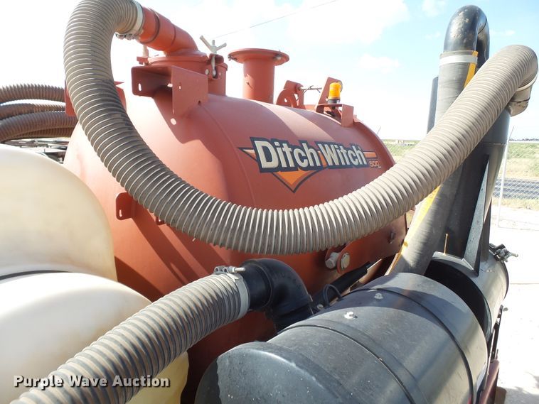 image for item FL9357 2017 Ditch Witch FX30 vacuum excavator