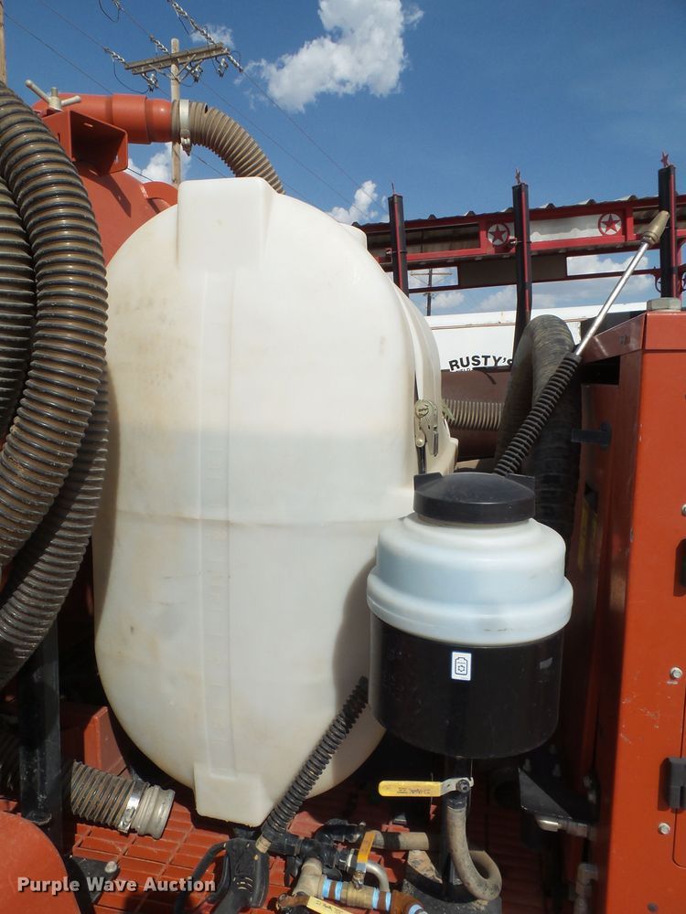 image for item FL9357 2017 Ditch Witch FX30 vacuum excavator