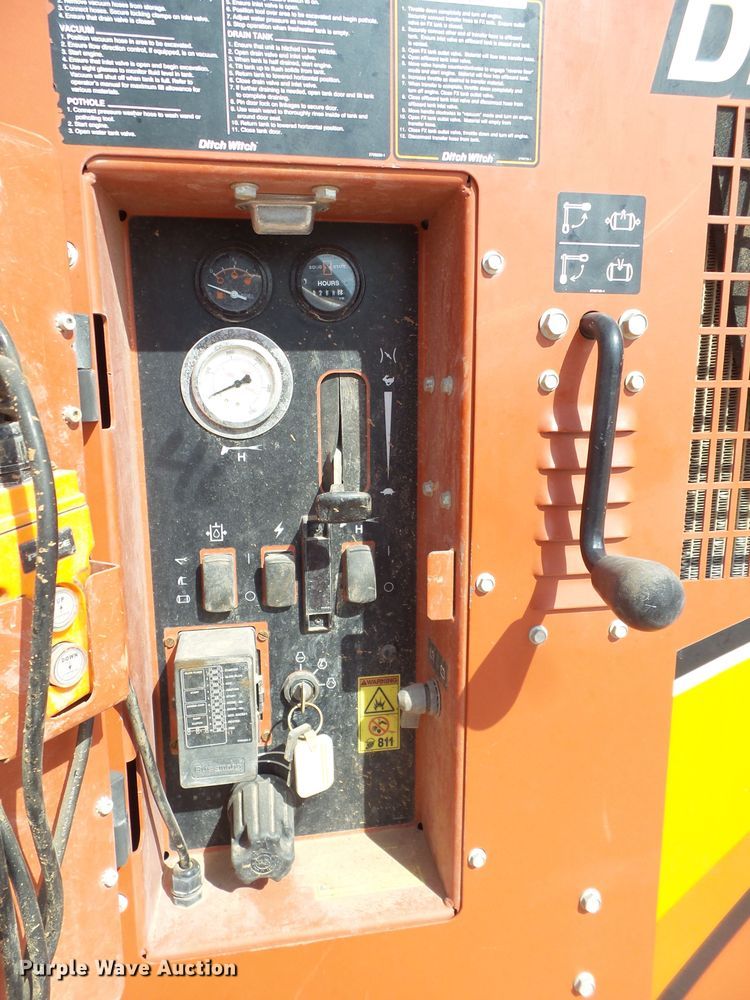 image for item FL9357 2017 Ditch Witch FX30 vacuum excavator