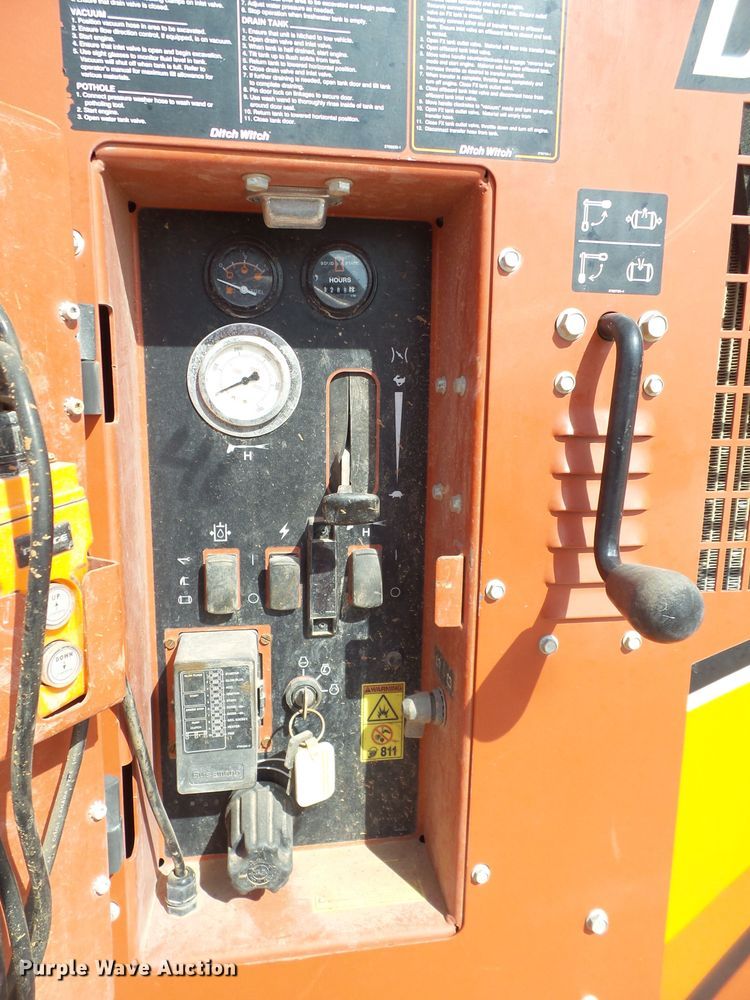 image for item FL9357 2017 Ditch Witch FX30 vacuum excavator