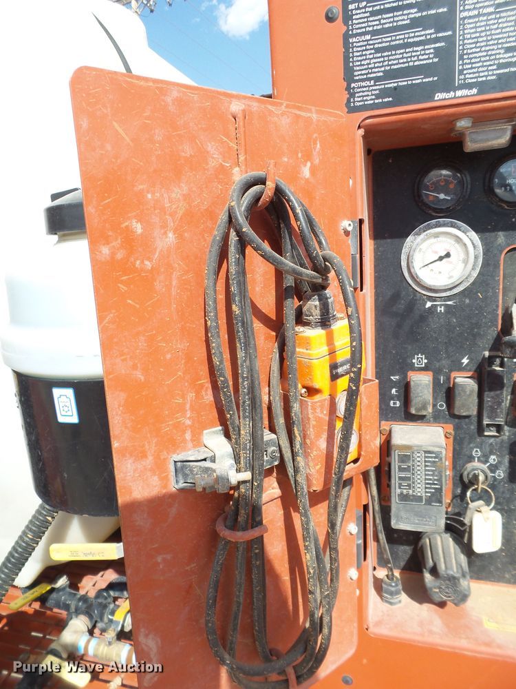 image for item FL9357 2017 Ditch Witch FX30 vacuum excavator