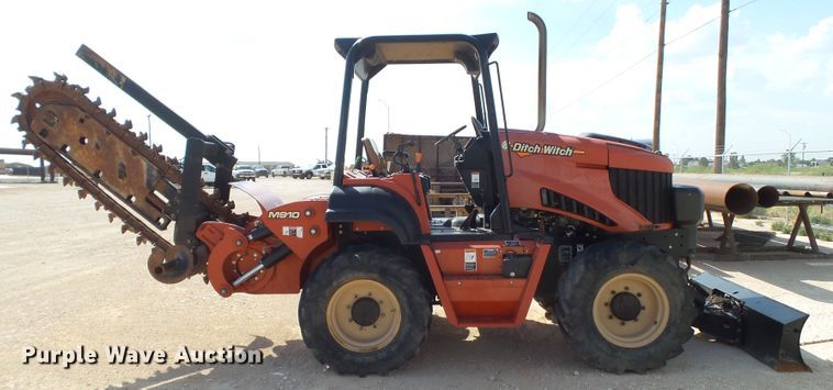 image for item FL9367 2014 Ditch Witch RT100 trencher