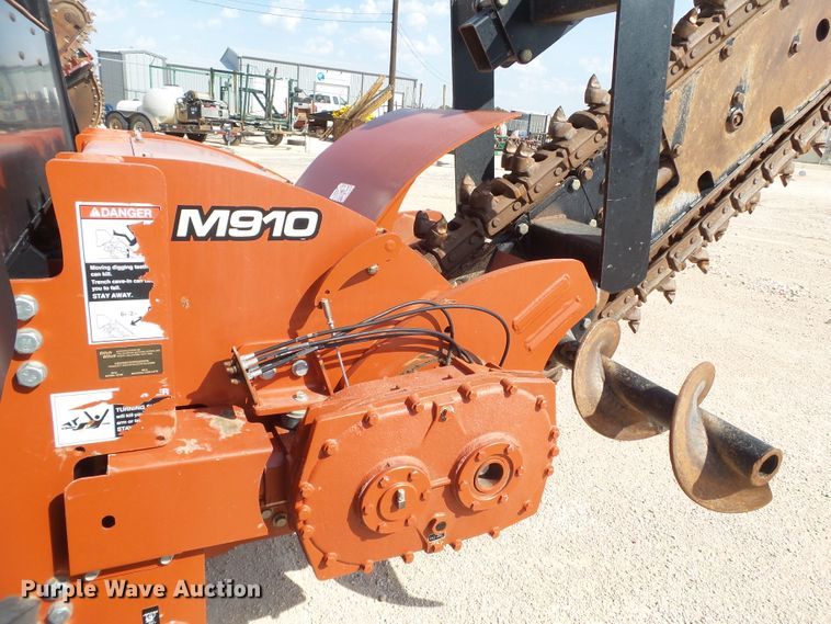 image for item FL9367 2014 Ditch Witch RT100 trencher