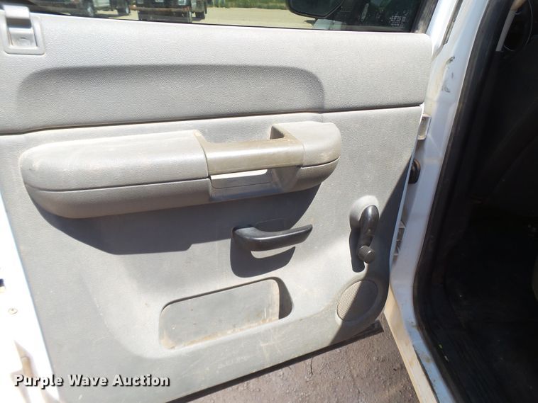 image for item FL9389 2013 Chevrolet Silverado 2500 Crew Cab pickup truck