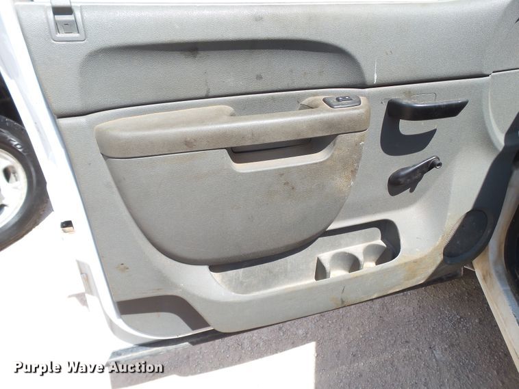 image for item FL9389 2013 Chevrolet Silverado 2500 Crew Cab pickup truck