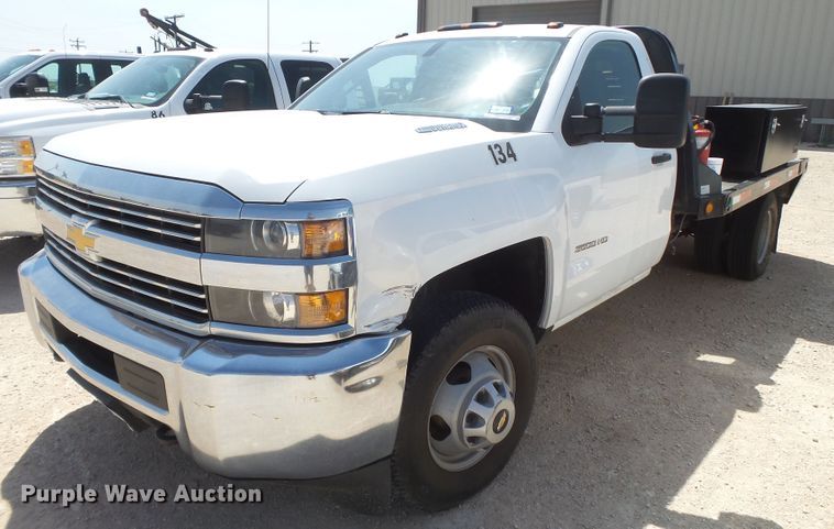 image for item FL9391 2015 Chevrolet Silverado 3500 flatbed pickup truck