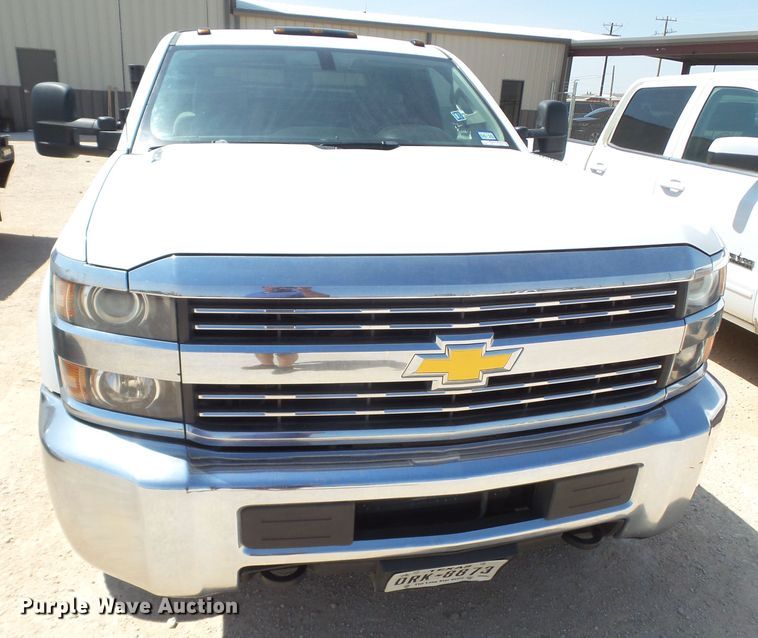 image for item FL9391 2015 Chevrolet Silverado 3500 flatbed pickup truck