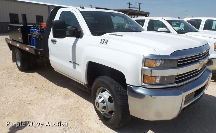 image for item FL9391 2015 Chevrolet Silverado 3500 flatbed pickup truck