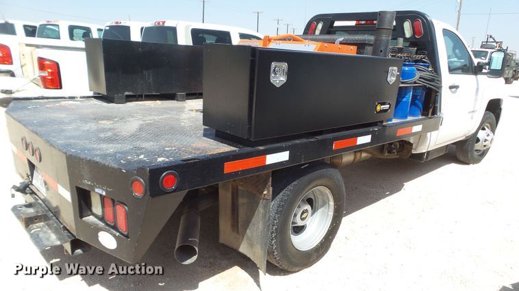 image for item FL9391 2015 Chevrolet Silverado 3500 flatbed pickup truck