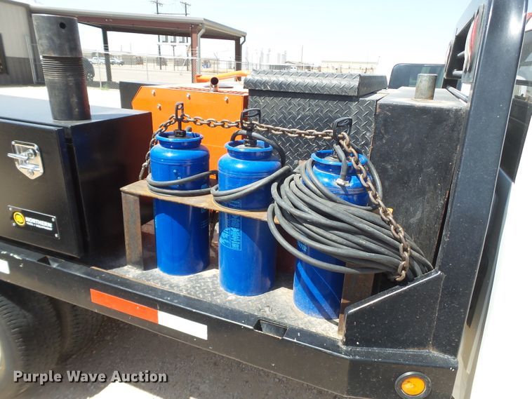 image for item FL9391 2015 Chevrolet Silverado 3500 flatbed pickup truck